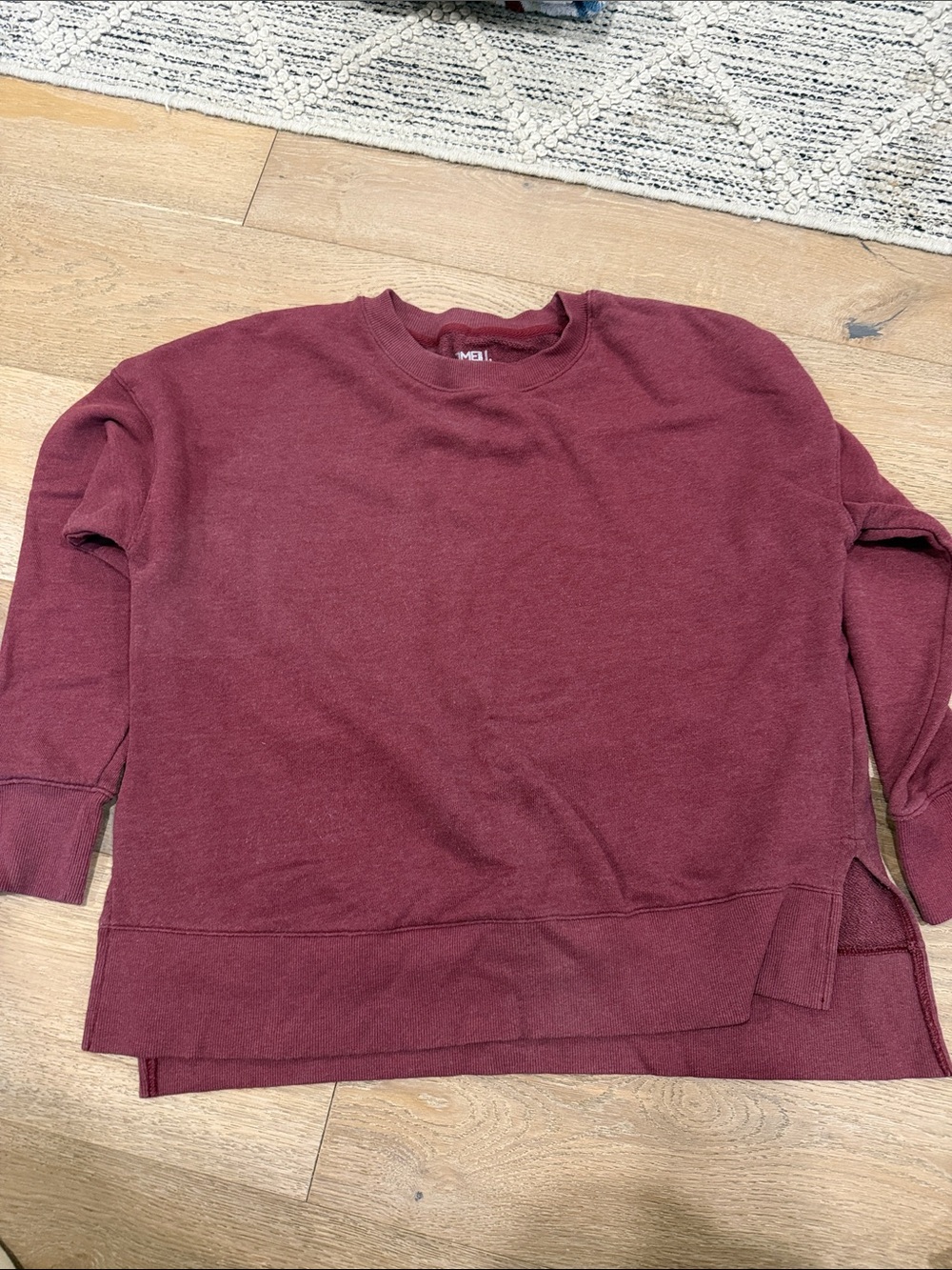 Time and Tru Women's Crewneck Sweatshirt - Burgundy